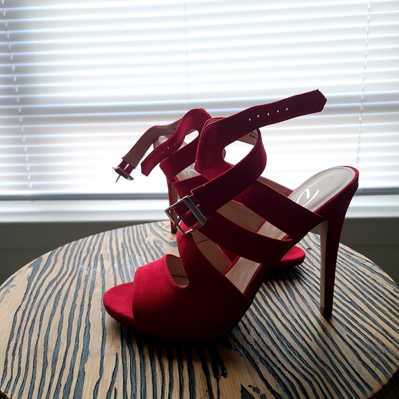 DL Shiloh Red Suede Heels - Picture 3 of 12